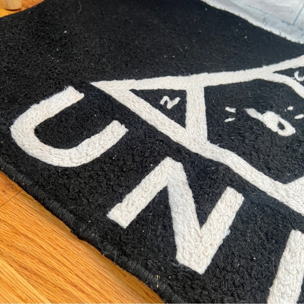 Unif Rug - Picture 3 of 7